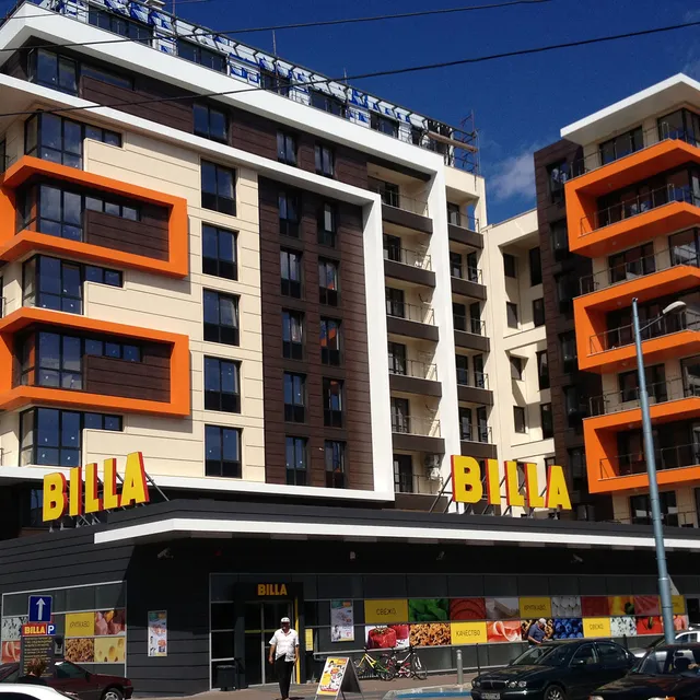 Витрини на търговски обект Billa и Holiday Inn Пловдив — обект на Бравис и Ко
